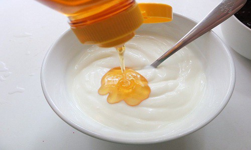 Cách trị mụn bằng sữa chua và mật ong