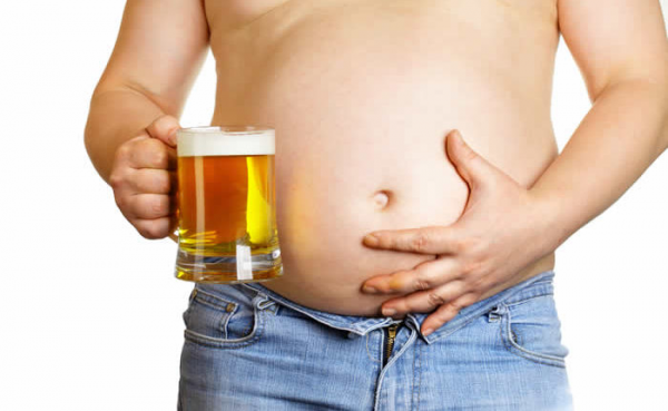 Uống bia bị to bụng là do đâu?