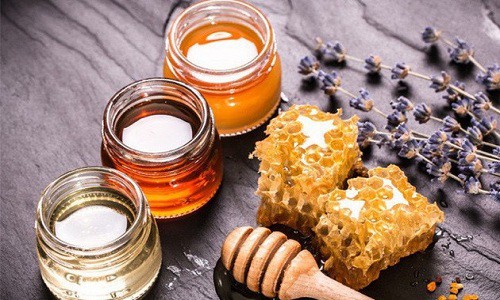 Mật ong ngoài thơm ngon, bổ dương còn là nguyên liệu cách trị mụn hiệu quả tại nhà