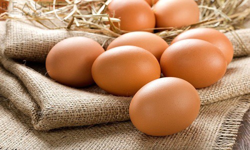 Trứng gà có nhiều tác dụng, trong đó có cách trị mụn bằng trứng gà luộc