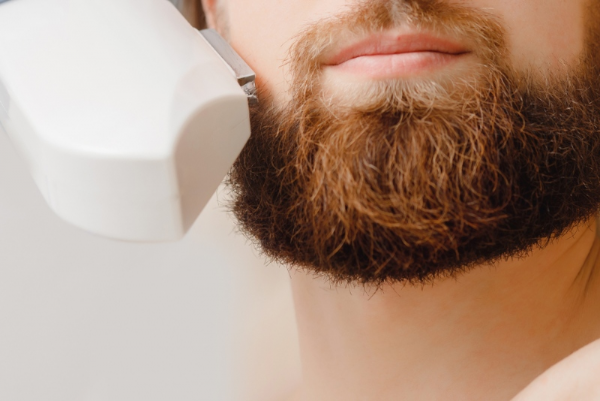 Nhiều nam giới trong xã hội hiện đại vẫn có nhu cầu triệt râu vĩnh viễn.