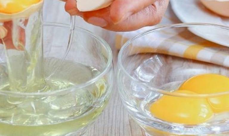 Dùng lòng trắng trứng trị rạn da tuổi dậy thì có cách thực hiện rất đơn giản